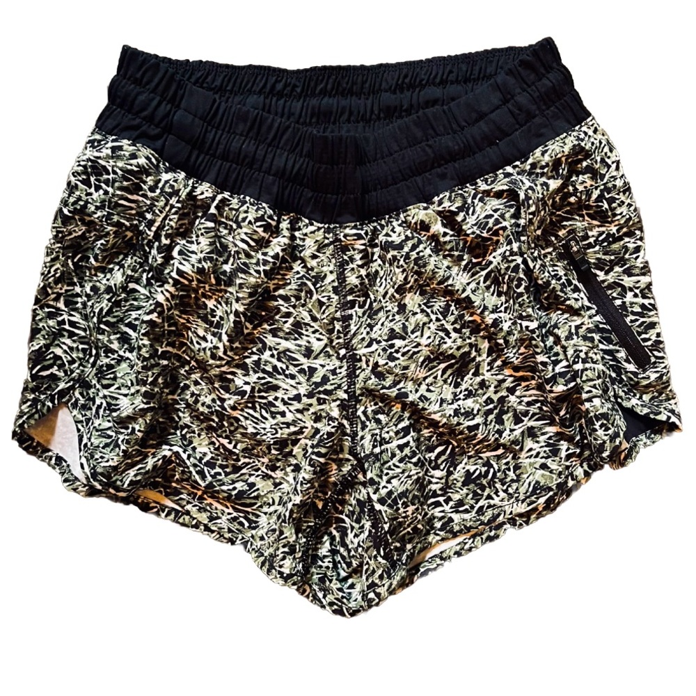 LULULEMON Tracker Short IV Mini Ripple Desert Olive Fatigue Green Size 8 Camo